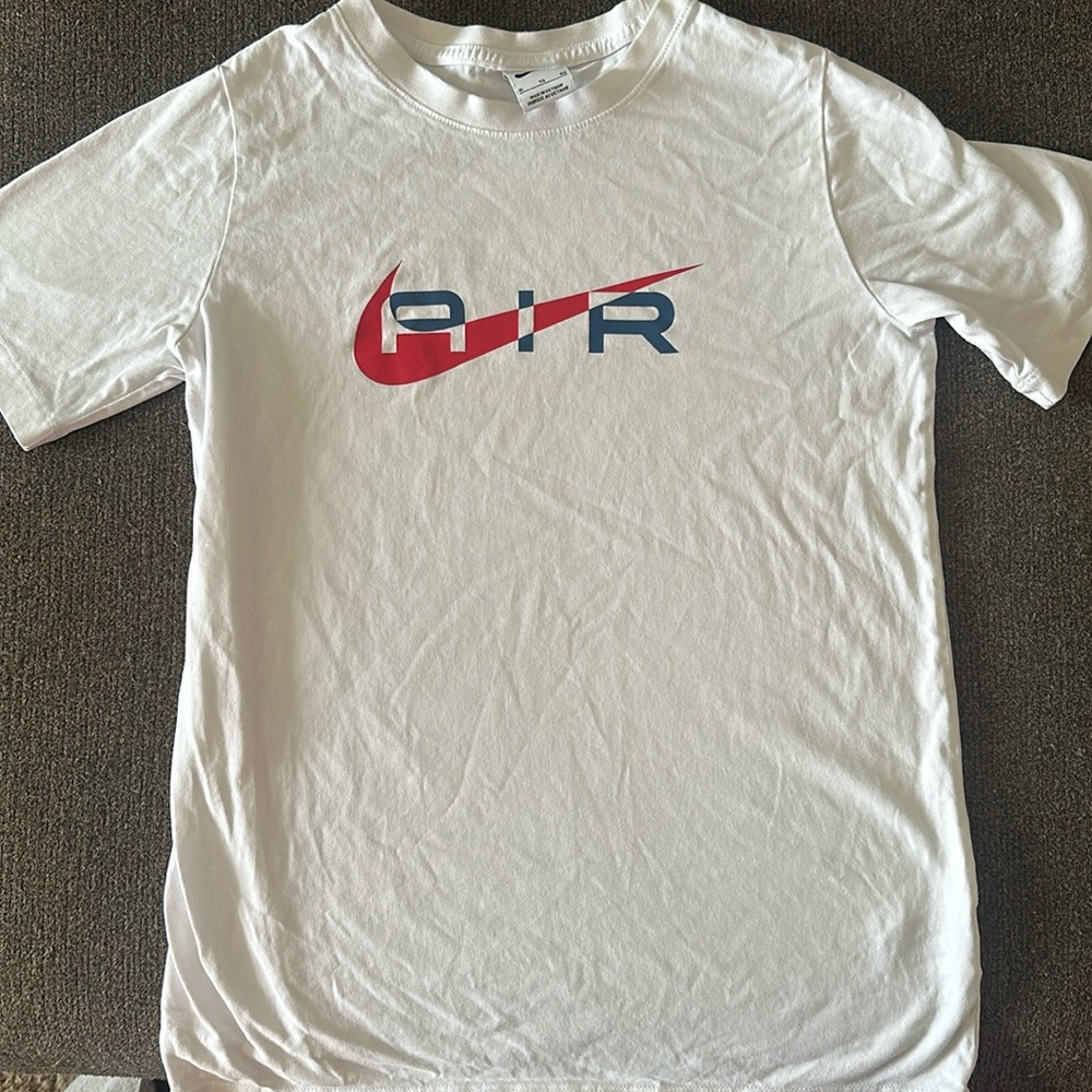 Boy’s Nike t shirt nwot XL